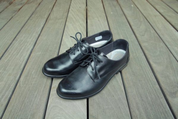 靴の座談会] フォーマルシーンにも使える、心地よい靴 | NAOT