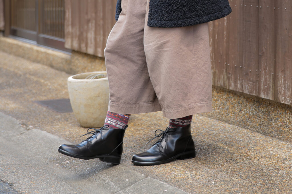 LEVANTO Black Madras | NAOT ナオトジャパンオフィシャルサイト